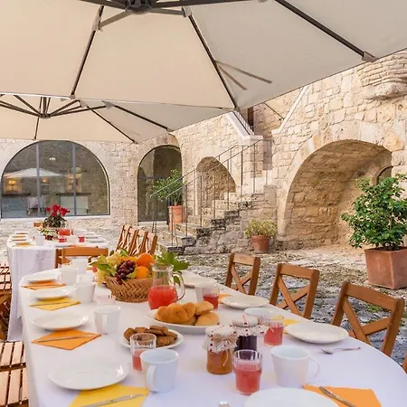 Santa Illuminata 20, Emma Villa Massa Martana