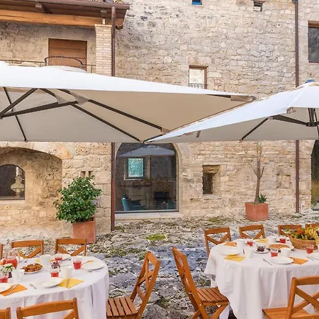 Santa Illuminata 20, Emma Villa *