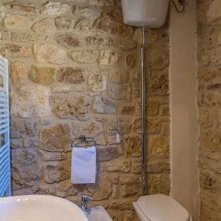 Santa Illuminata 20, Emma * Massa Martana