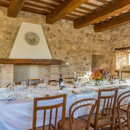 Santa Illuminata 20, Emma Villa *