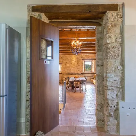 Santa Illuminata 20, Emma Villa