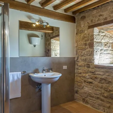 Santa Illuminata 20, Emma *