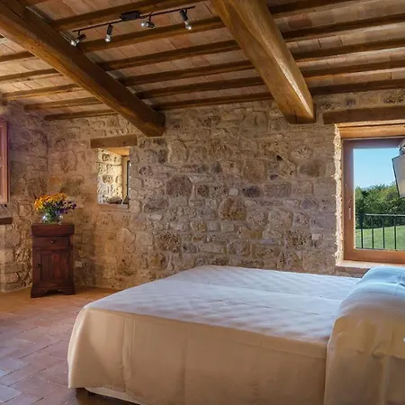 Santa Illuminata 20, Emma Massa Martana