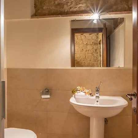 Santa Illuminata 20, Emma Villa *