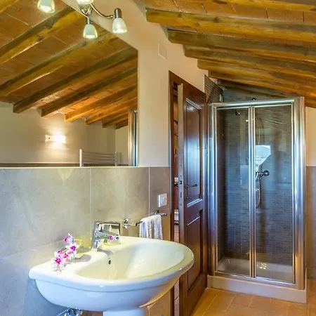 Santa Illuminata 20, Emma Villa *