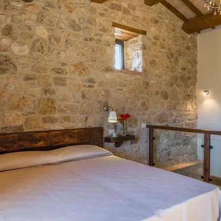 Santa Illuminata 20, Emma * Massa Martana