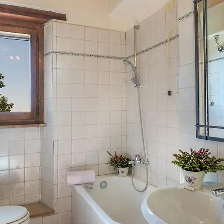 Santa Illuminata 20, Emma Massa Martana