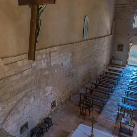 Villa Santa Illuminata 20, Emma *