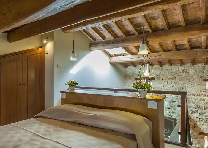 Santa Illuminata 20, Emma