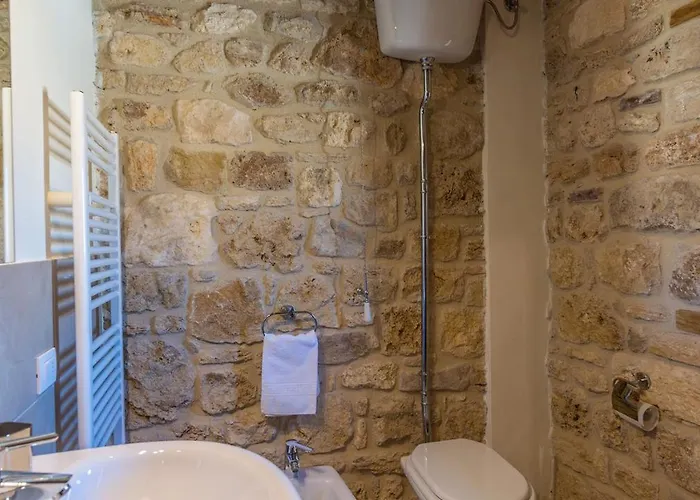 Santa Illuminata 20, Emma * Massa Martana