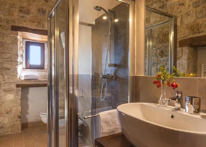 Santa Illuminata 20, Emma Villa Massa Martana