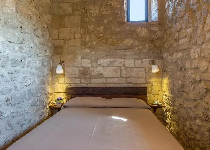 Santa Illuminata 20, Emma * Massa Martana