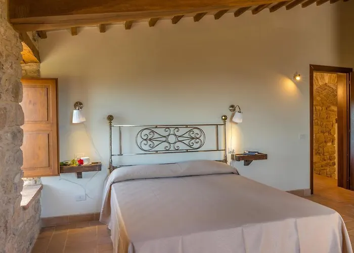 Villa Santa Illuminata 20, Emma *