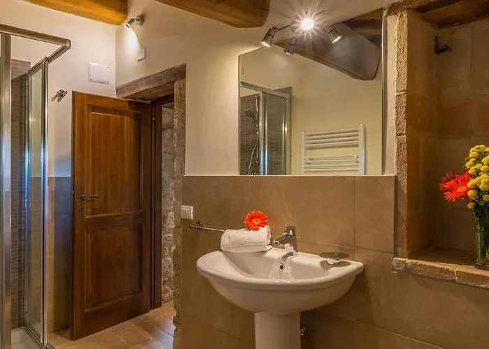 Santa Illuminata 20, Emma Villa