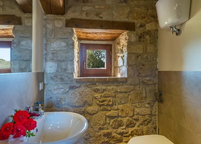 Santa Illuminata 20, Emma Villa