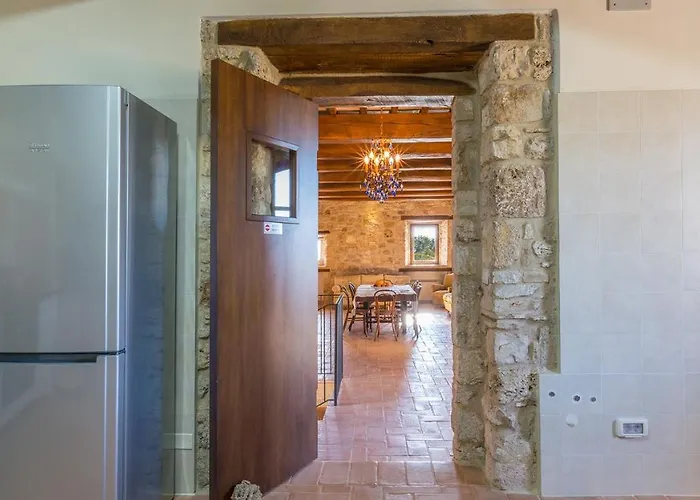 Santa Illuminata 20, Emma Villa