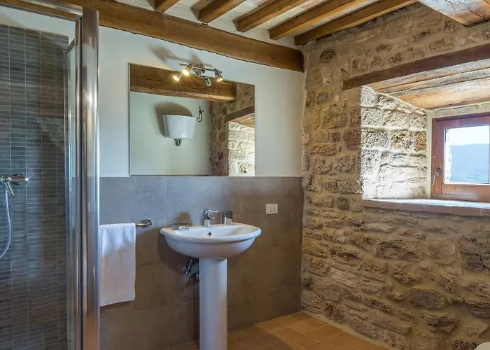 Santa Illuminata 20, Emma *