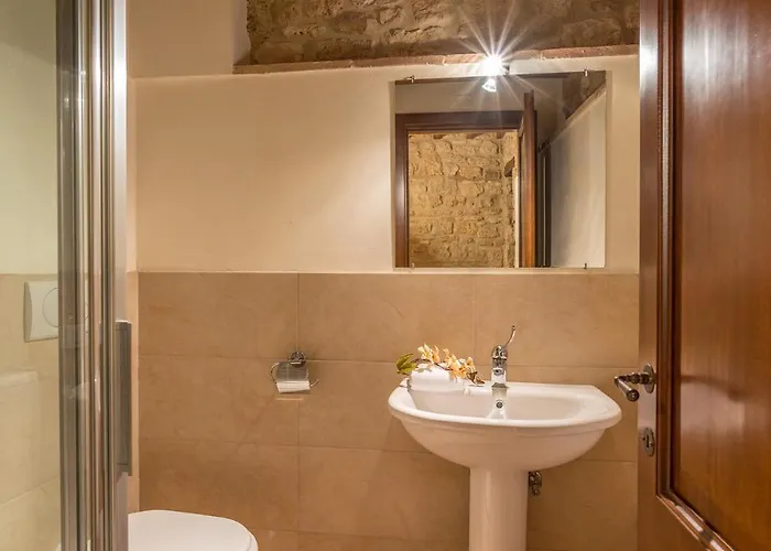 Santa Illuminata 20, Emma Villa *