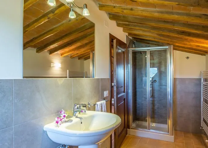 Santa Illuminata 20, Emma Villa *