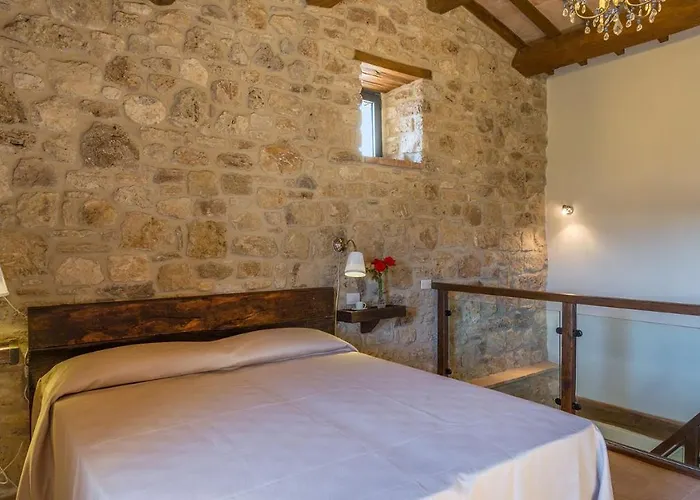 Santa Illuminata 20, Emma * Massa Martana