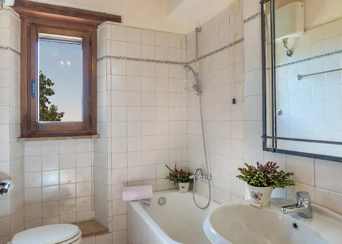 Santa Illuminata 20, Emma Massa Martana